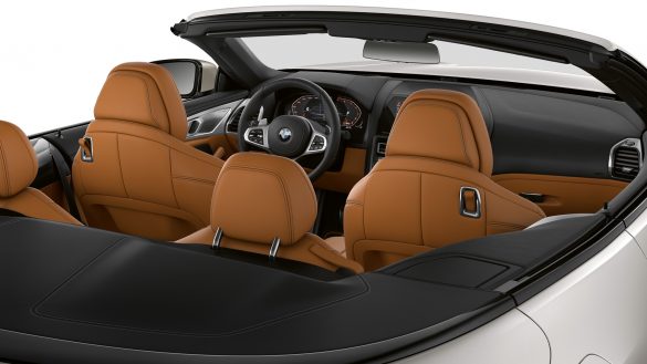 BMW 8er Cabrio mit geöffnetem Verdeck